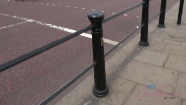 Телка с гладкой киской попала на случайный секс