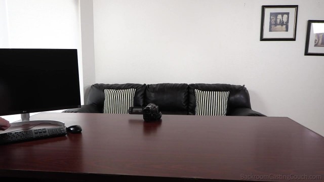 Пришла на порнокастинг и пожертвовала своей анальной дыркой #1