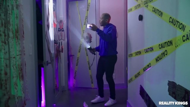 Две чертовки на один смуглый член #1