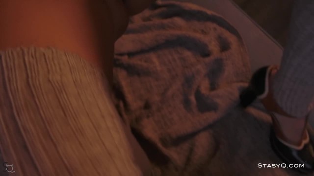 Без трусиков она смотрится гораздо лучше #7