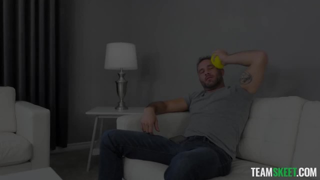 Это не ангелочек, а голодная шлюшка! #1