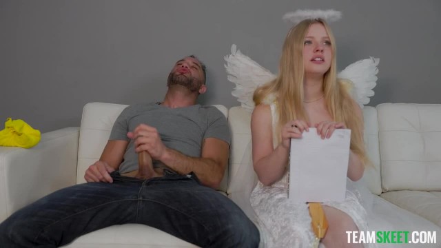 Это не ангелочек, а голодная шлюшка! #2